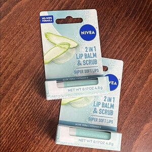 NIVEA 2‑in‑1 Lip Balm & Scrub — Aloe Vera (Aqua/White)